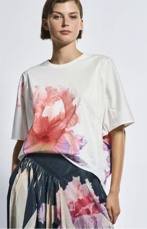 Jupe et t-shirt de la marque High, taille 34