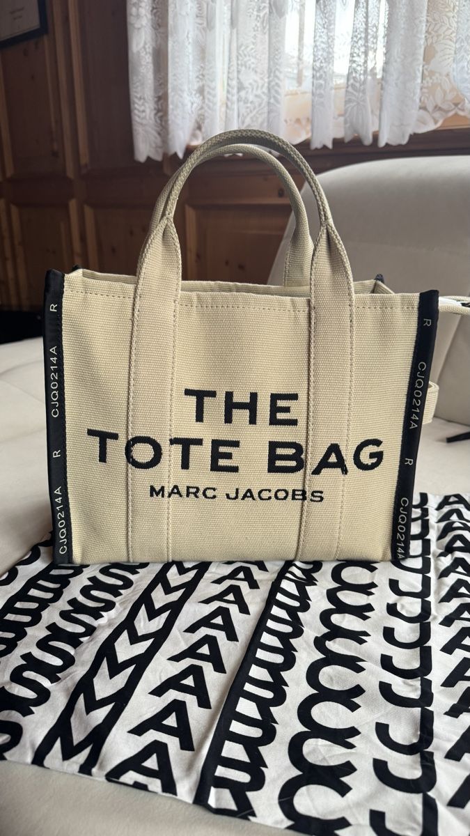 Marc Jacobs Borse da donna: The Tote Bag by MJ – Usato da Surcasti venduto da Lenkita