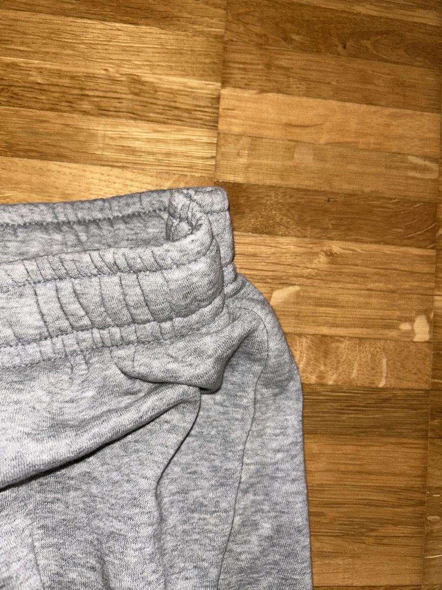 Nike Pantaloni: Nike Jogginghose Grösse M grau – Usato da Bern venduto da sor_5lyt 8