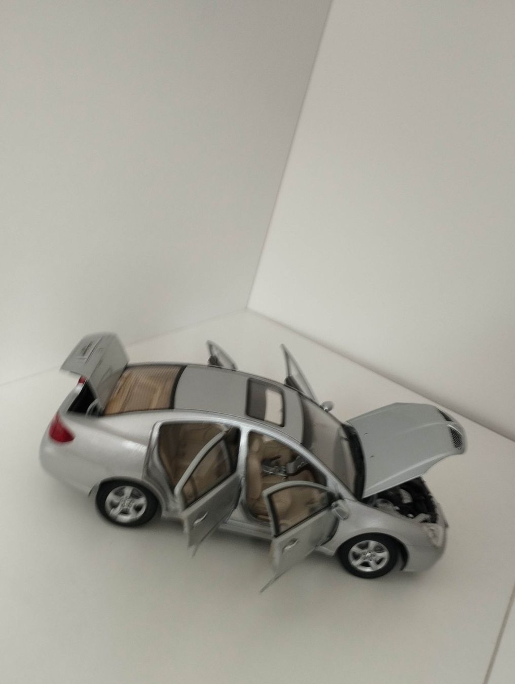Mitsubishi Modellini d'auto: Mitsubishi Galant - full openings – Usato da Chur venduto da oriori 4