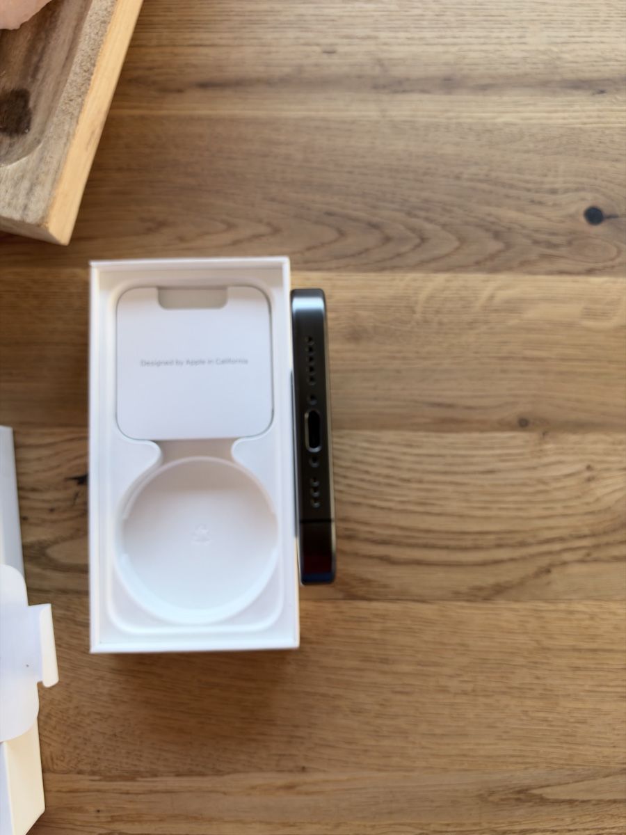 Apple Handys / Smartphones: iPhone 15Pro - Kratzer auf Display – Gebraucht aus Wettingen von lutenus 7