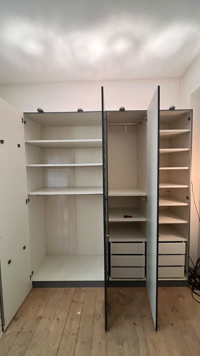 Interio Armadi: Kleider Schrank – Usato da Basel venduto da rfb01