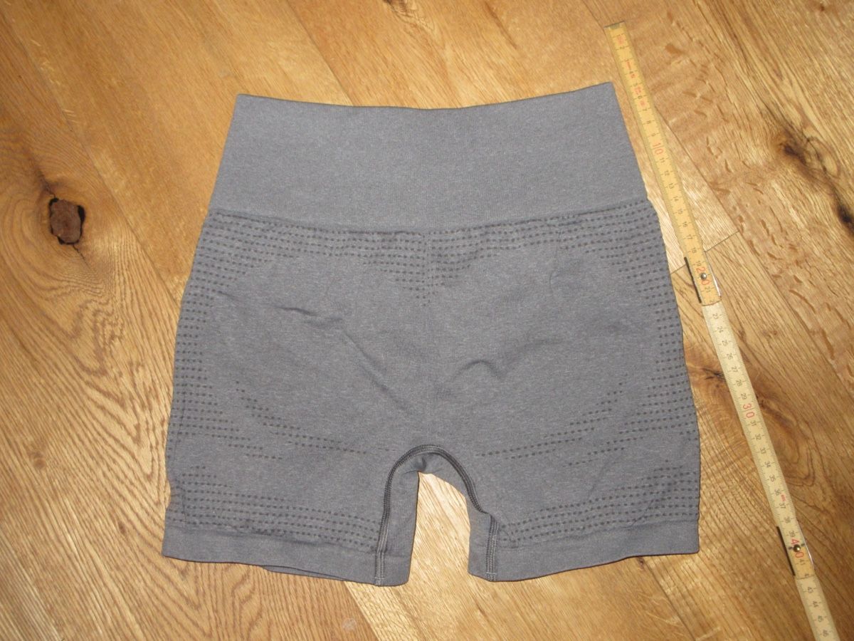 Gymshark Leggings: Gymshark Shorts Grau  – Nuovo (secondo la descrizione) da Chur venduto da noe_mh8b 1