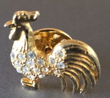 Vintage Gold-Tone Rooster Pin with Rhinestone Accents!