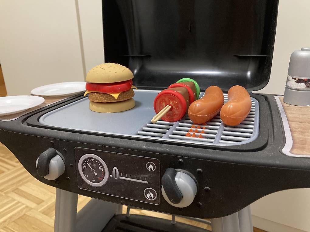 Spielzeuge: Smoby Kindergrill mit viel Zubehör – Gebraucht aus Tenniken von Gnade27 2