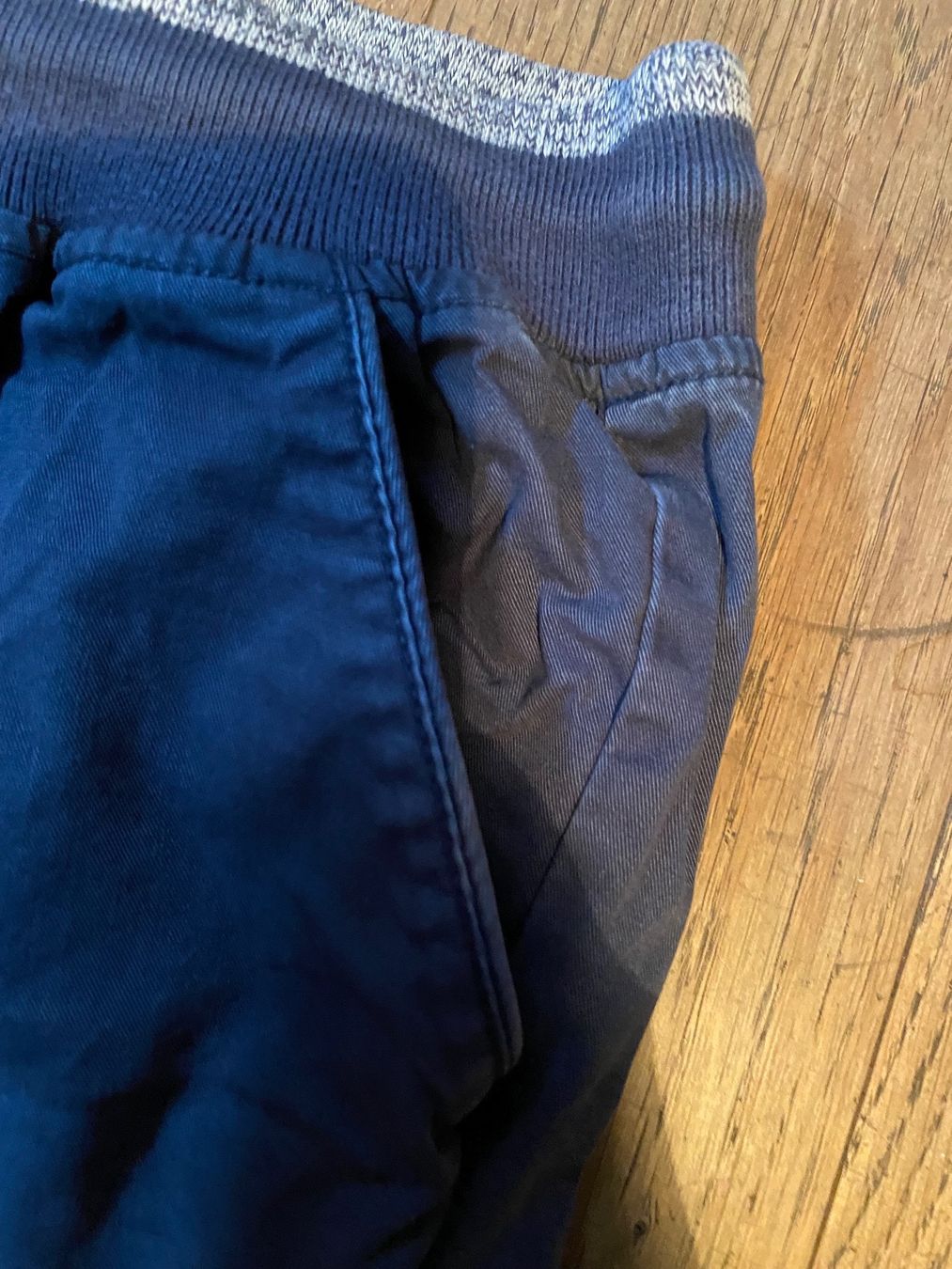 Cyrillus Hosen: Short Cyrillus 8 ans – Gebraucht aus Hermance von joe_td6n 5