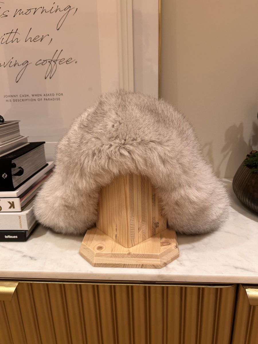 Copricapi, berretti & cappellini: Fur & Leather hat – Nuovo (secondo la descrizione) da Zürich venduto da evasara