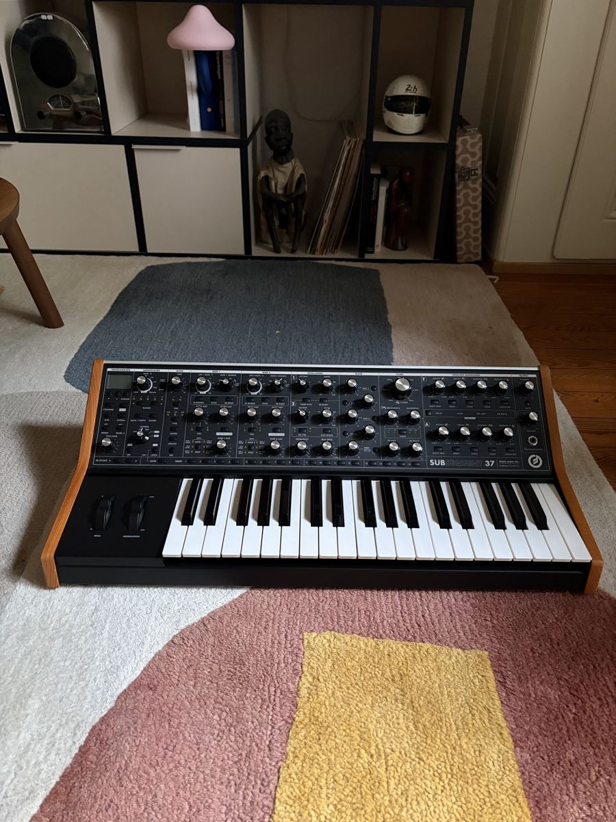 Moog Strumenti musicali: Moog Sub 37 – Usato da Genève venduto da alv_89rj 1