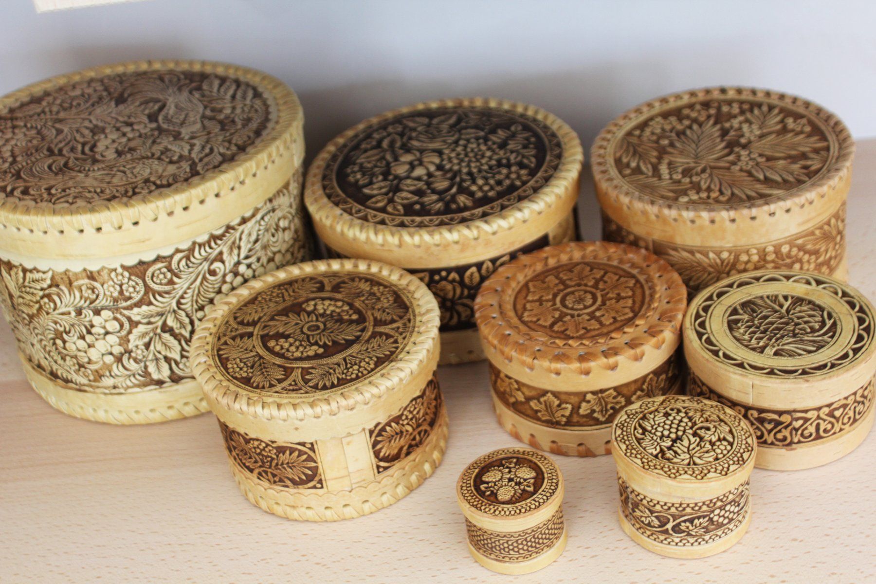 Portagioie: Boîte décorative, en bois 19 x 12.5 cm – Nuovo (secondo la descrizione) da Chamoson venduto da OkGeo 2