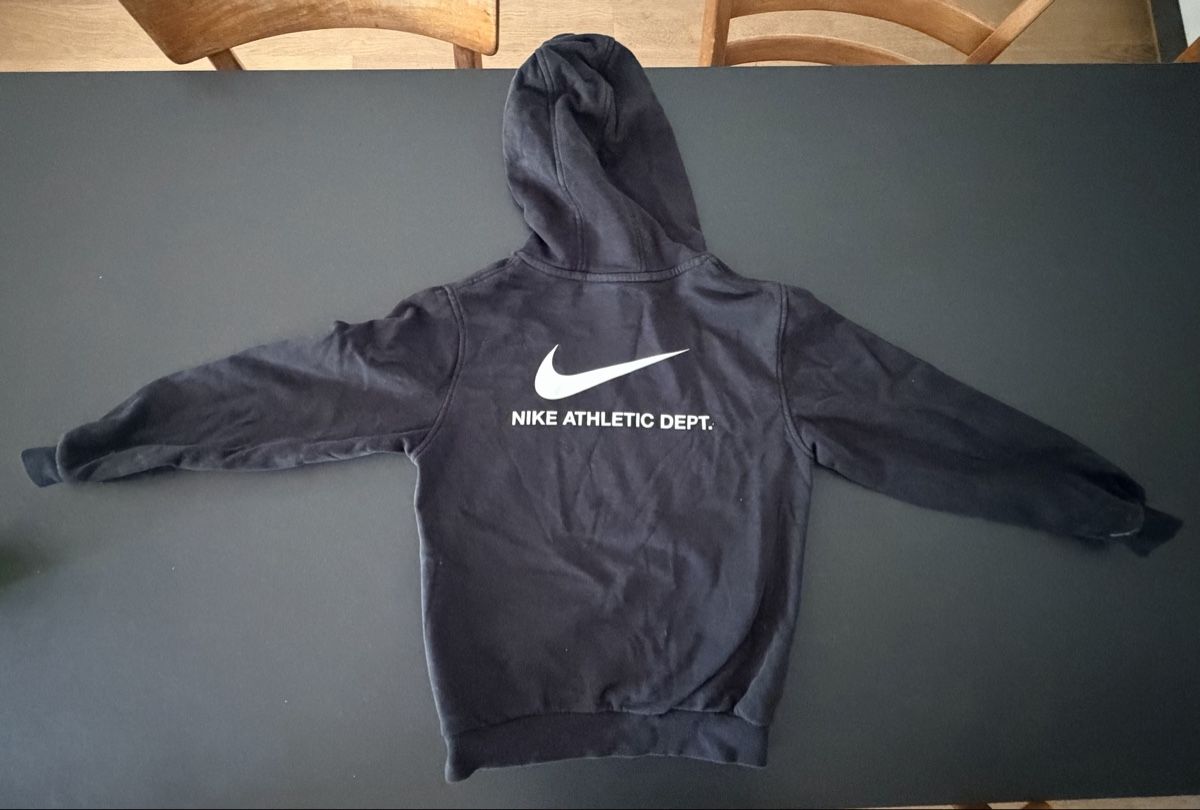 Nike Pullover & Sweatshirts: Nike Hoodie Grösse 147-158 – Gebraucht aus Kehrsatz von tonisch 1