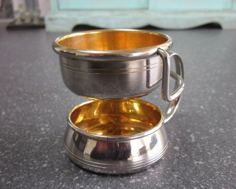 Elettrodomestici da cucina: Teebeutelhalter / Sieb mit Tropfschale aus Metall – Usato da Bischofszell venduto da raika