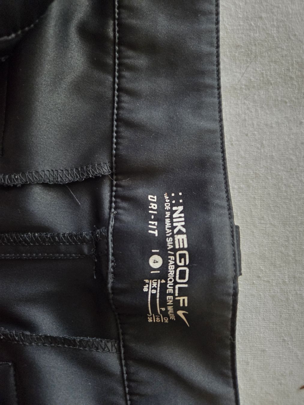 Nike Pantaloni: Golfhosen Nike Gr. 36 – Usato da Solothurn venduto da Ursle6 1