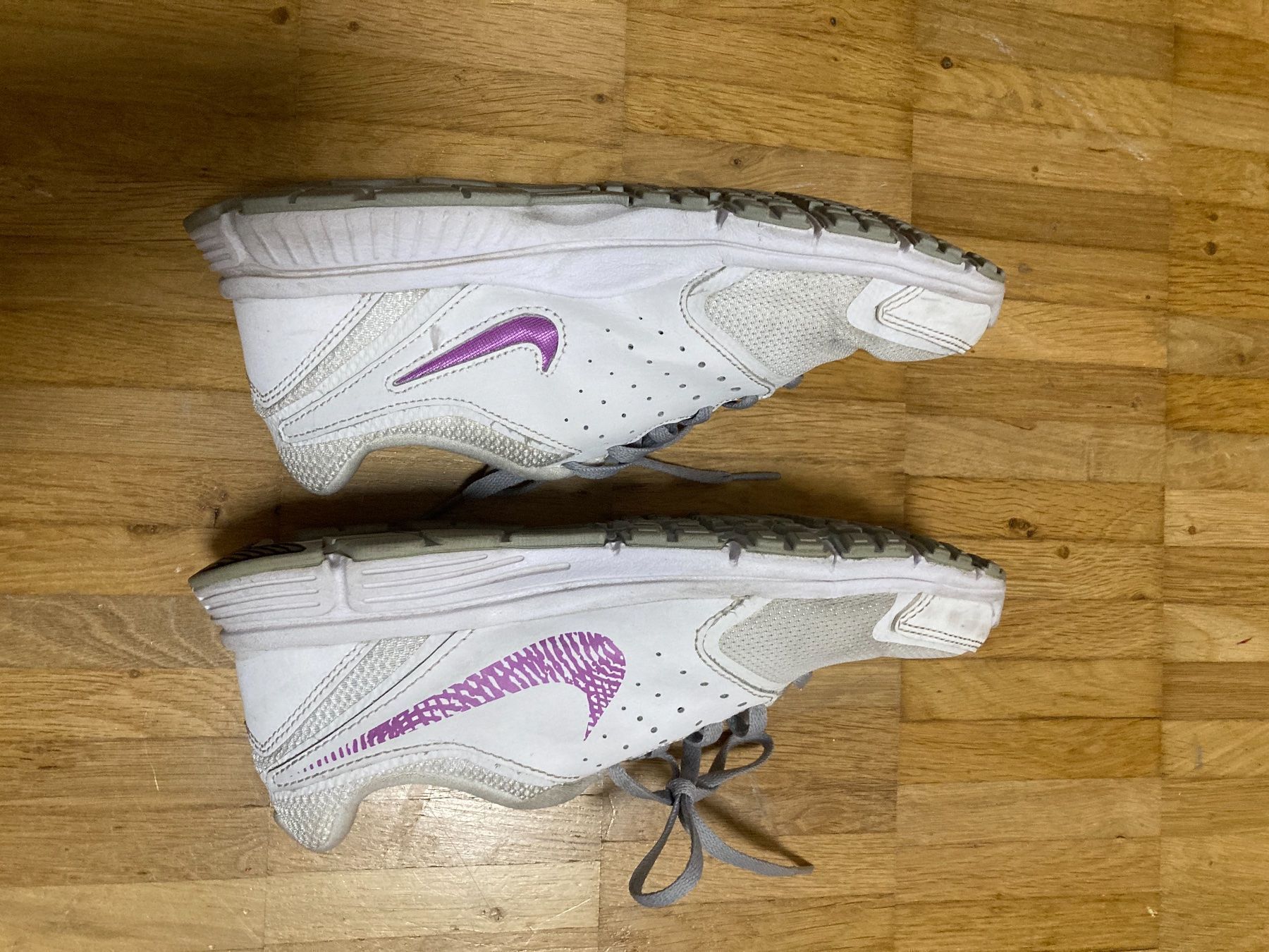 Nike Scarpe da donna: Weisse Nike Sneaker Gr. 37 – Usato da Thun venduto da Vans_98 3