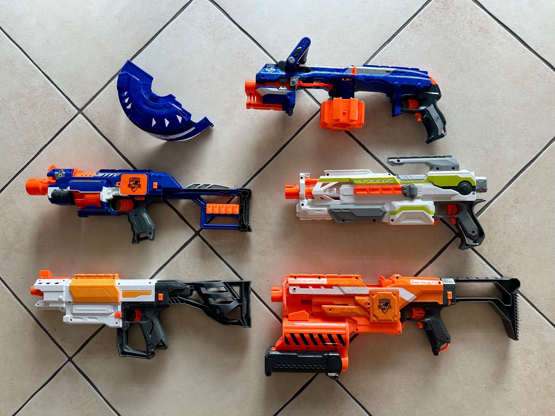 Nerf Giocattoli: 🔫 Lot de 5 pistolets NERF – Usato da Corminboeuf venduto da magwatch