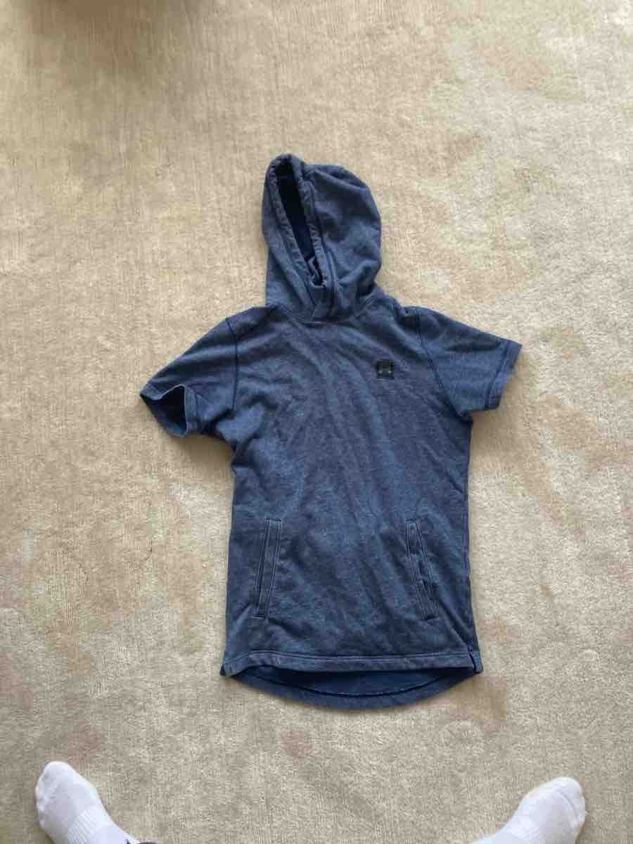 Maglioni & Felpe: Kapuzenpullover kurzarm blau gebraucht – Usato da Wädenswil venduto da ver_s8k8