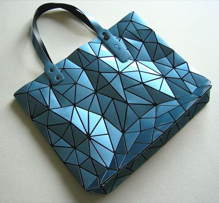 Damentasche, Shoppertasche „BaoBao“, blauer Metall-Look, NEU