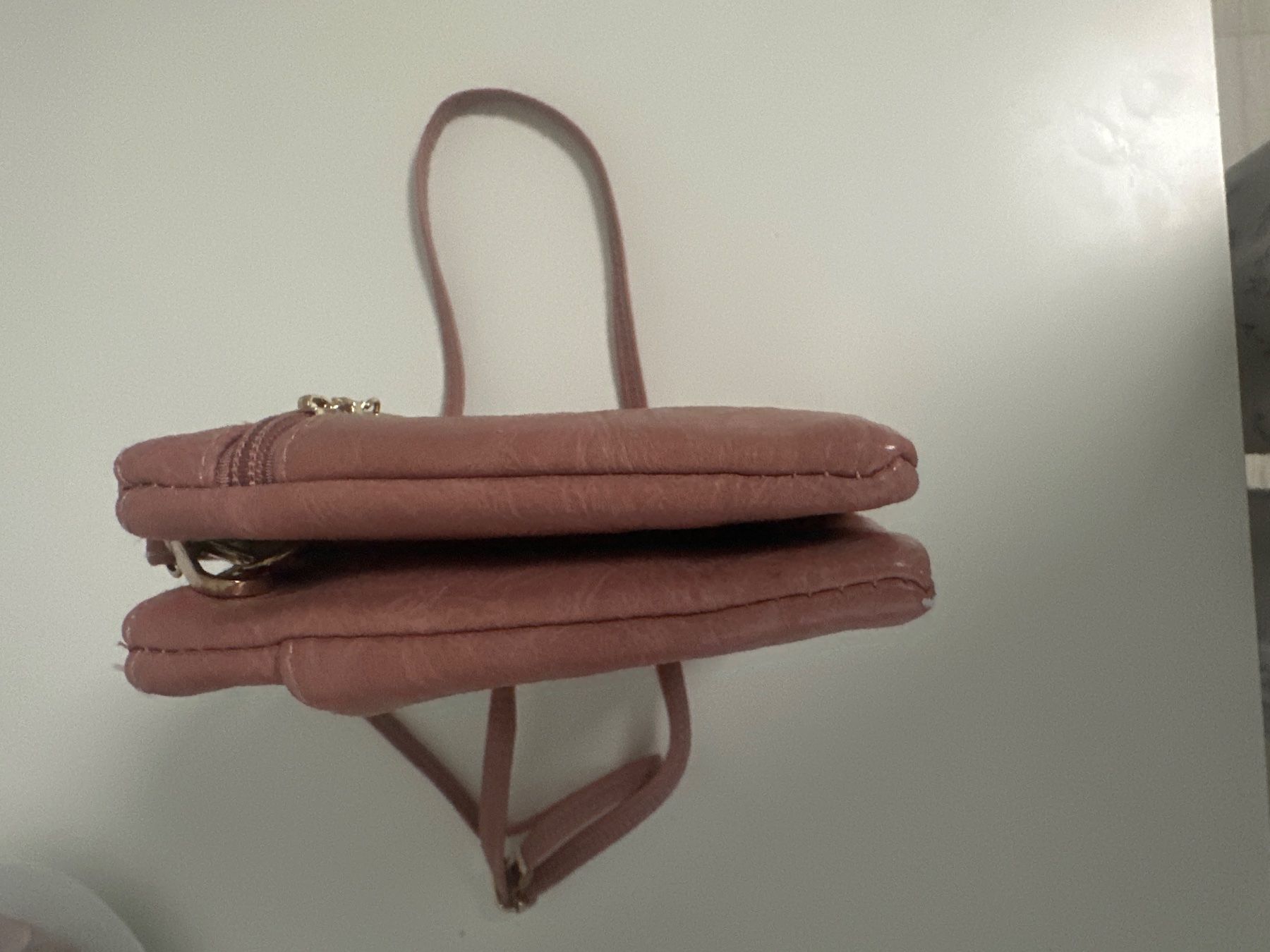 Sacs femmes: Umhängetasche klein rosa – D'occasion à Visp par jel_75xg 2