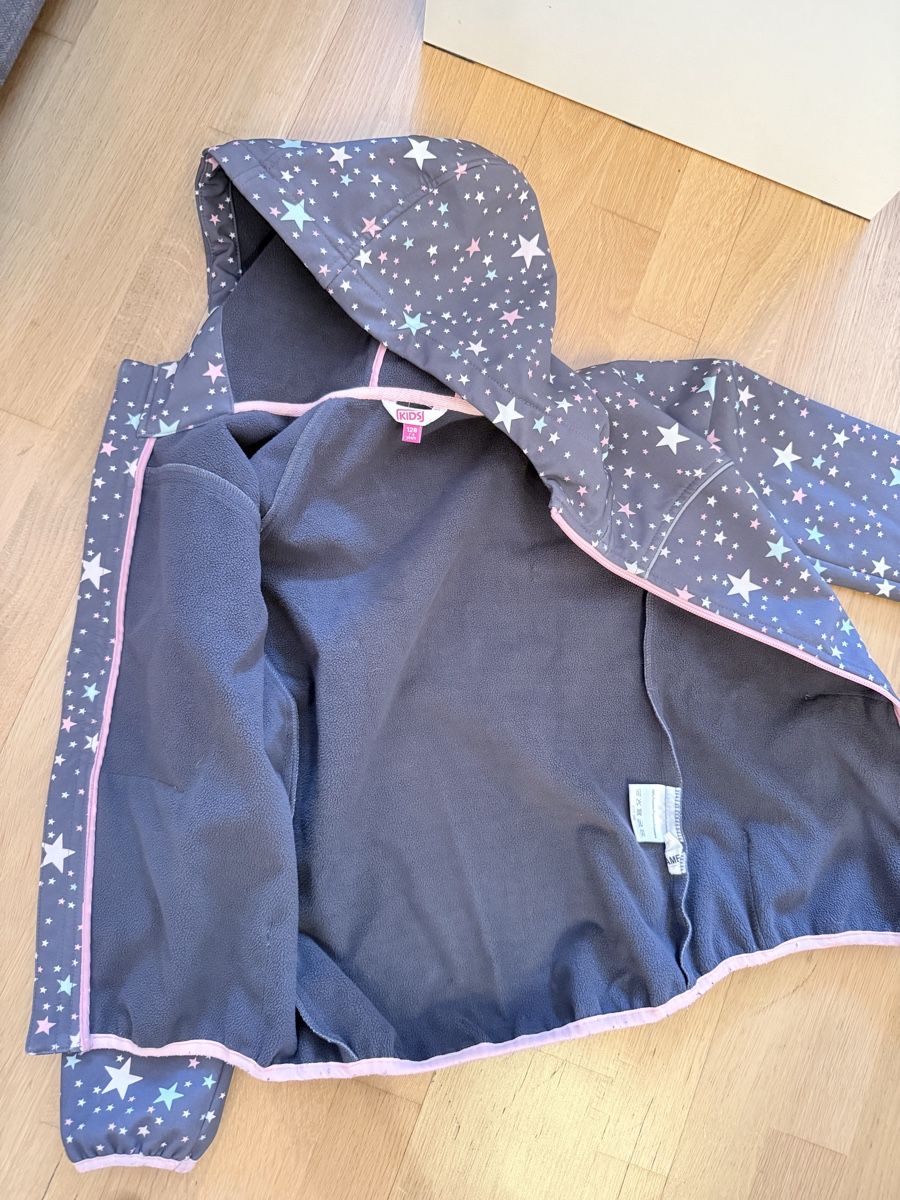H&M Giacche & Cappotti: Softshelljacke für Mädchen, Grösse 128 – Usato da Bubendorf venduto da 29Cari1994 1