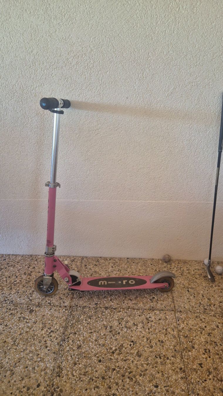 Micro Fahrzeuge für Kinder: Trotinette Micro Rose – Gebraucht aus Prangins von ale_x9wx
