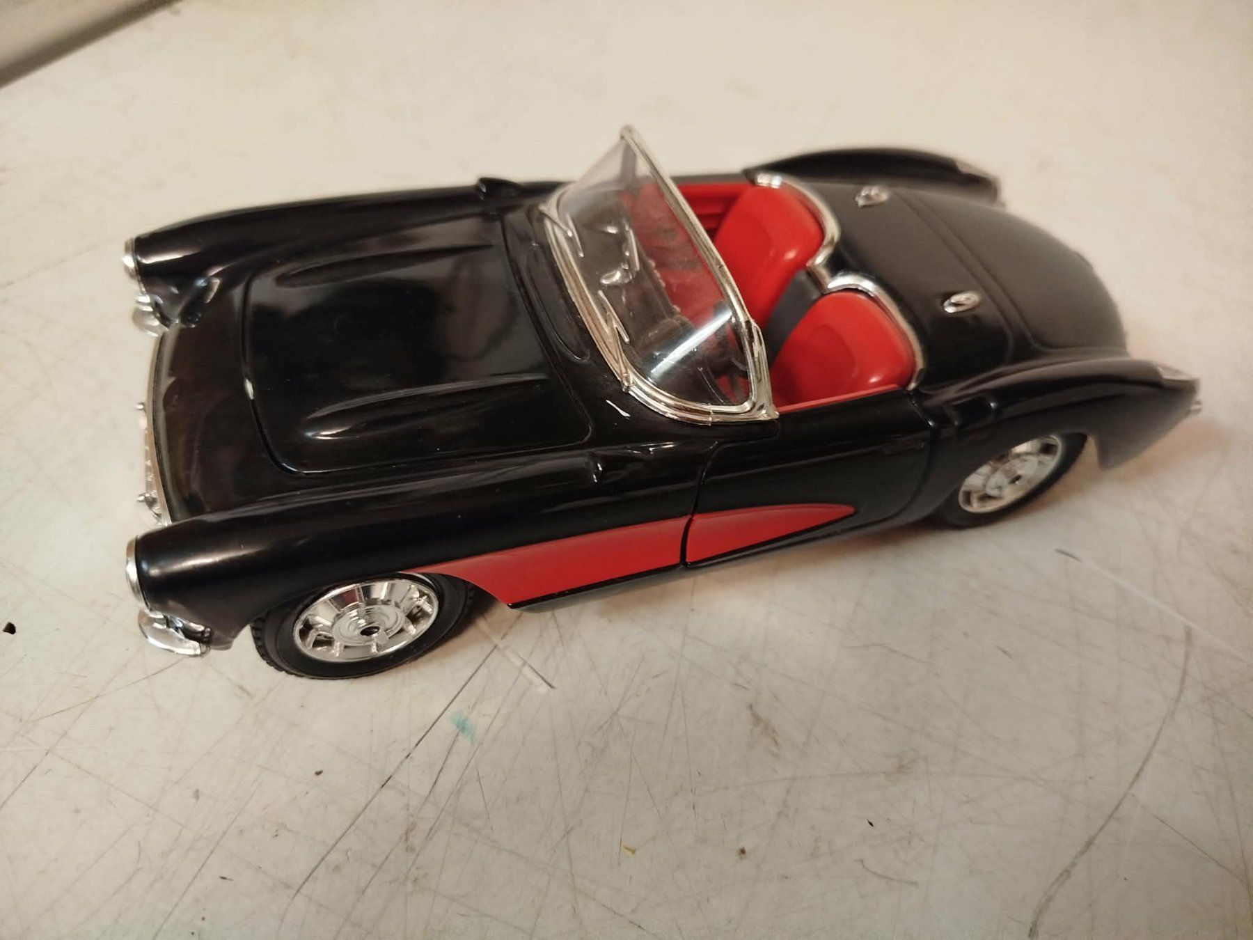 Bburago Modellini d'auto: Chevrolet Corvette  Burago – Usato da La Chaux-de-Fonds venduto da Emmaus2300CDF 1