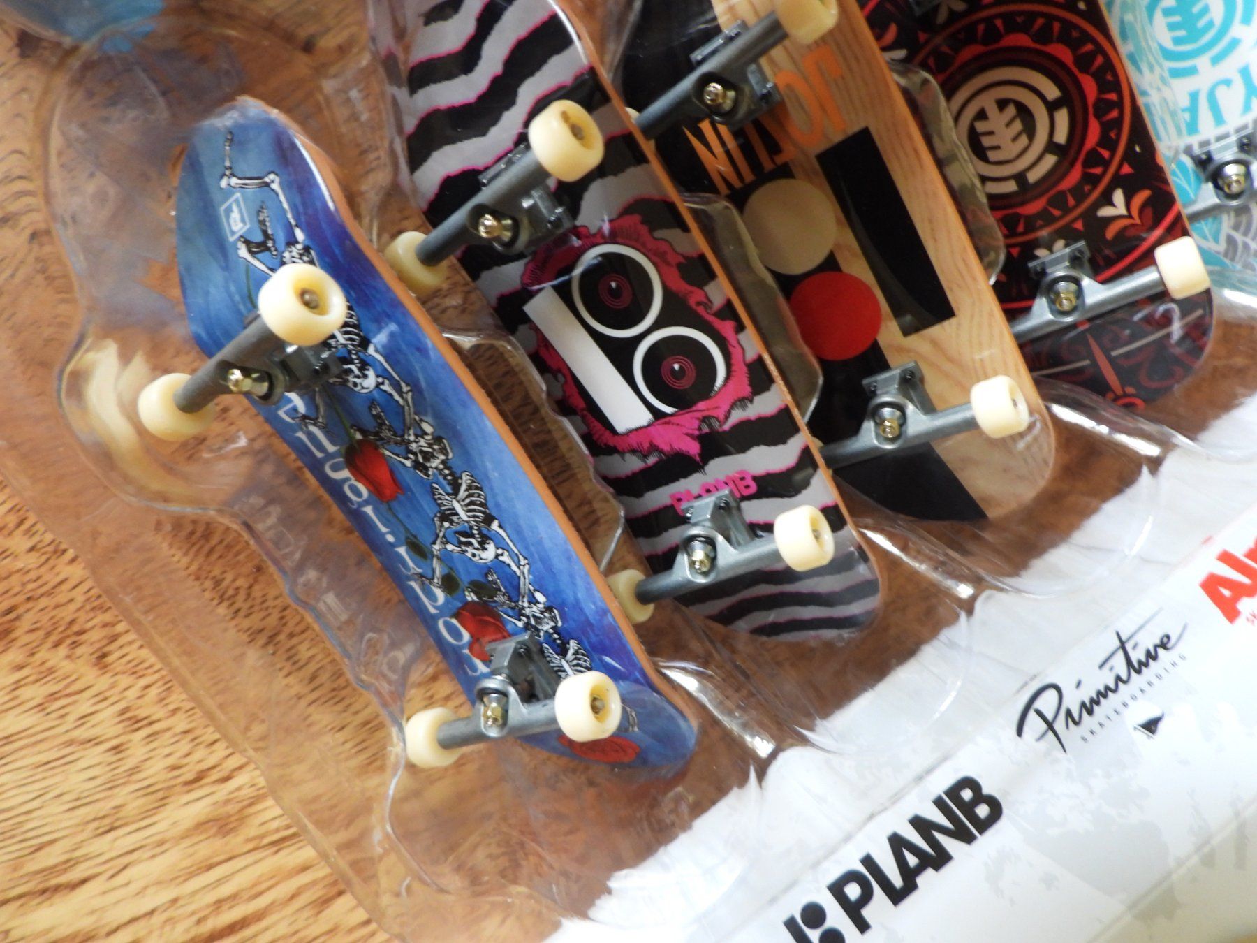 Giocattoli: Tech Deck DLX Pro Pack Finger Skate Set mit 10St. – Nuovo (secondo la descrizione) da Tavannes venduto da jimananas 3