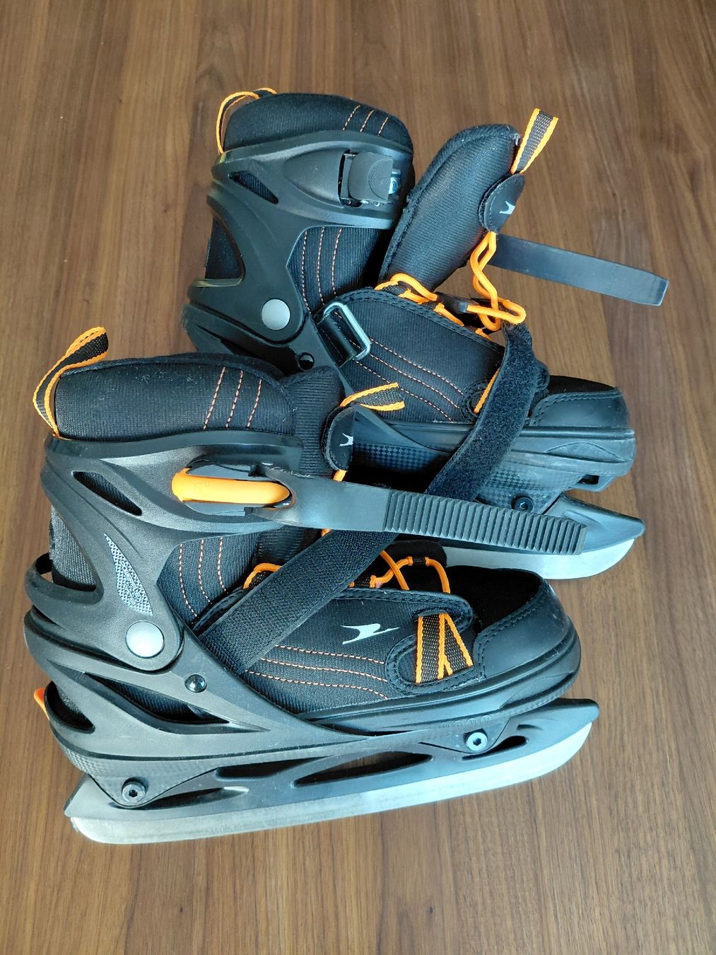 Pattini da ghiaccio: Schlittschuhe grössenverstellbar 37-40 – Usato da Ittigen venduto da bay_qtj2