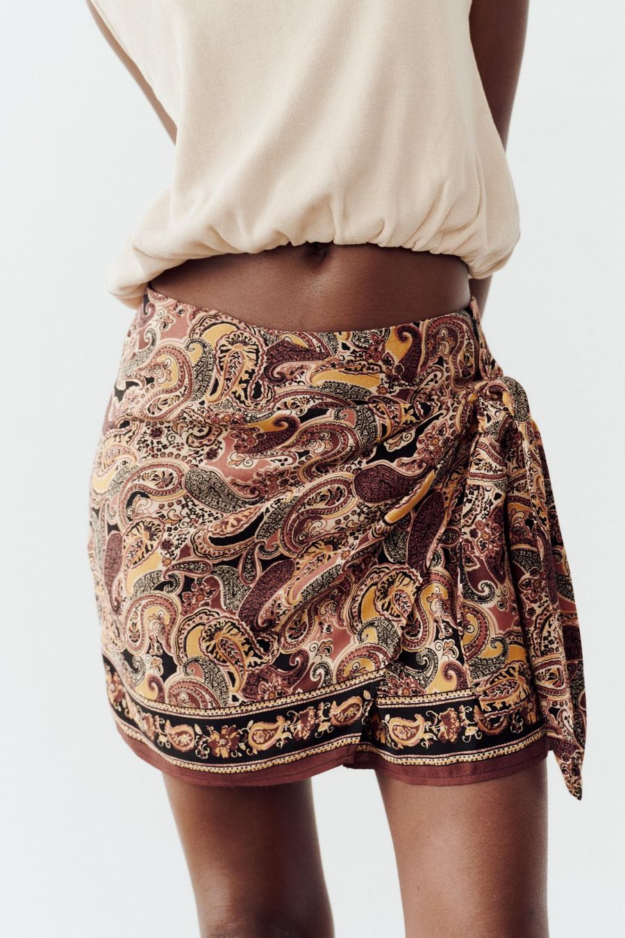 Pantaloni: Short Zara S – Nuovo (secondo la descrizione) da Baulmes venduto da Emm_g29m