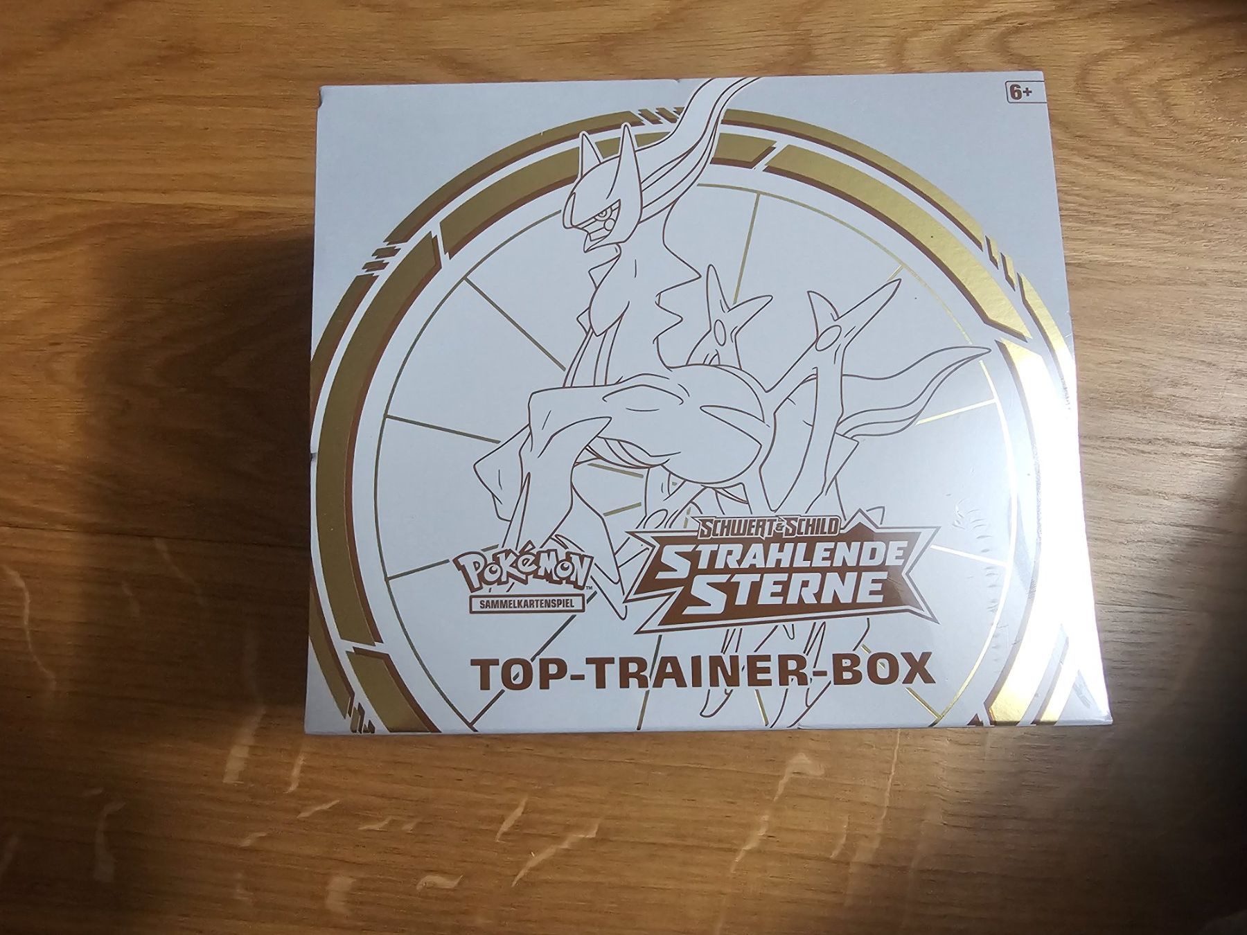 Pokémon Carte collezionabili: Pokemon Top Trainer Box Strahlende Sterne – Nuovo e nell'imballaggio originale da Lufingen venduto da Argannon