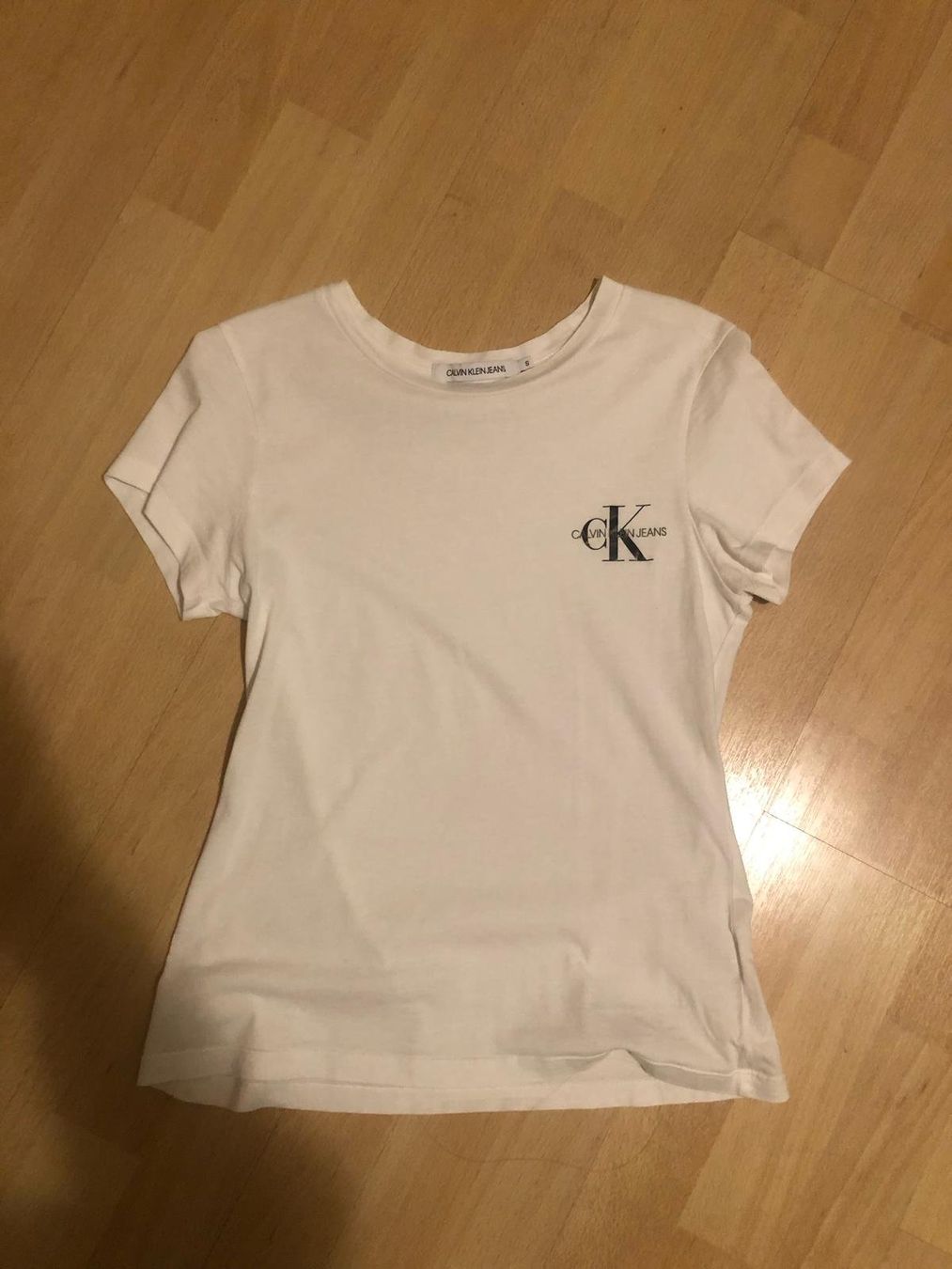 Calvin Klein T-Shirts: Calvin Klein T-Shirt Grösse S – Gebraucht aus Safenwil von ang_x8dm