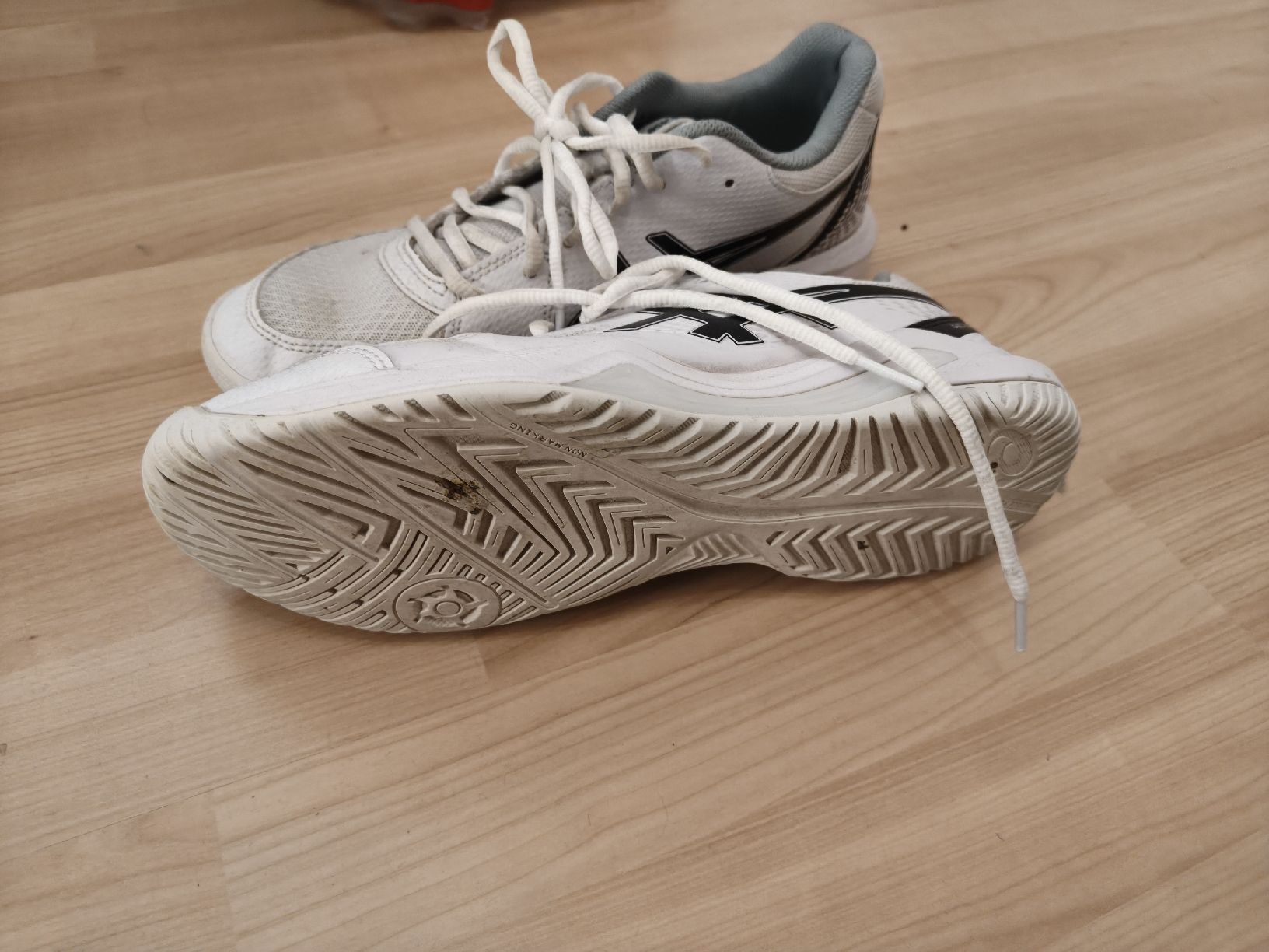 Asics Herrenschuhe: Asic Turnschuh 42.5 – Neu (gemäss Beschreibung) aus Winterberg ZH von NatiWeibel 1