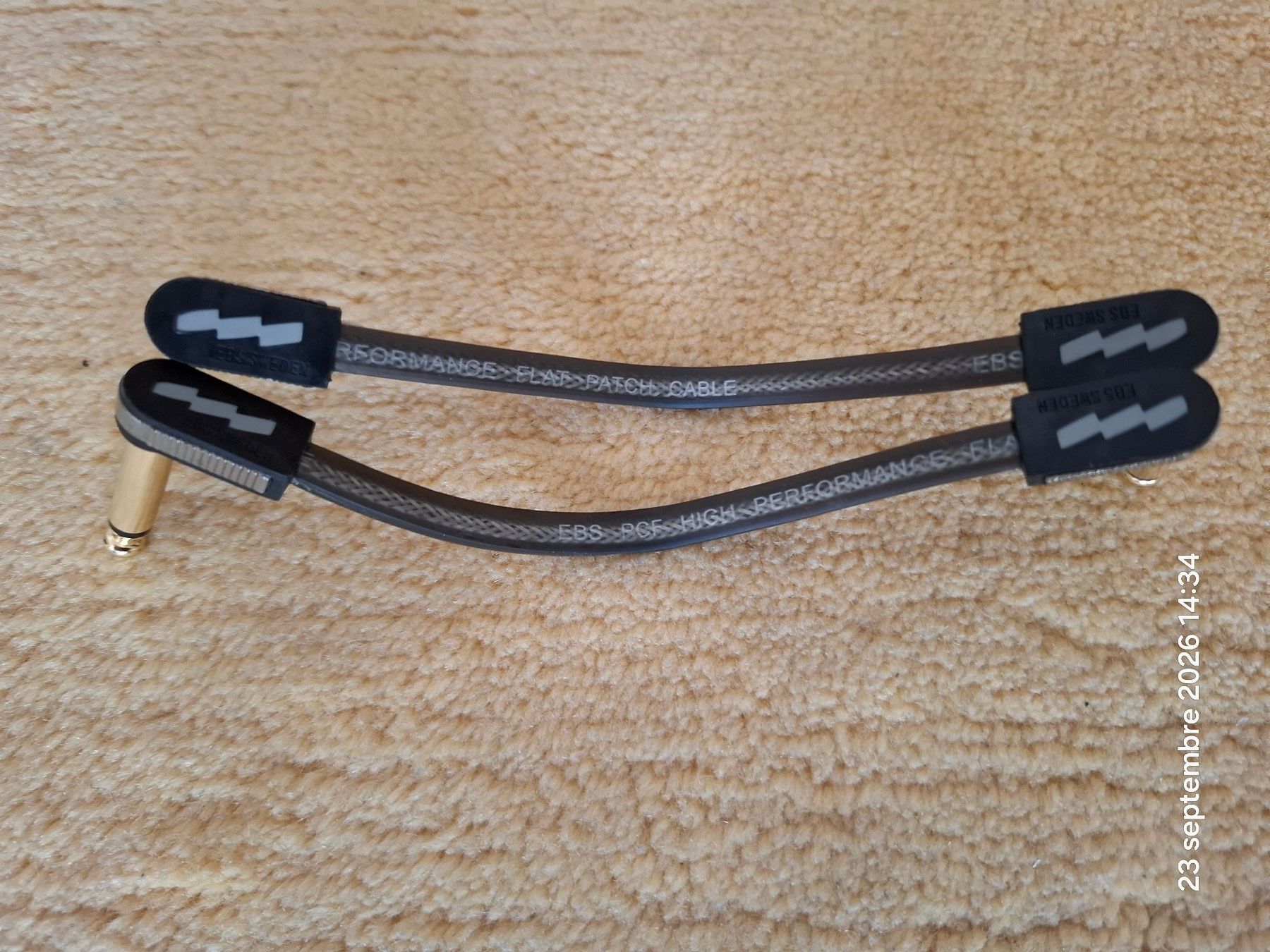Strumenti musicali: 2 jack 6.3 10cm ultra plat – Usato da Yverdon-les-Bains venduto da Dan00 1