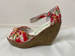 Sandalen mit Keilabsatz & Blumenmunster Gr. 39