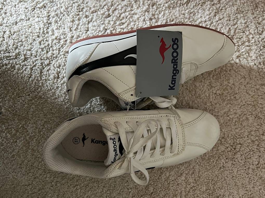 Damenschuhe: Sneaker Damen weiss, neu, Grösse 37 – Gebraucht aus Berg TG von LilBobaa
