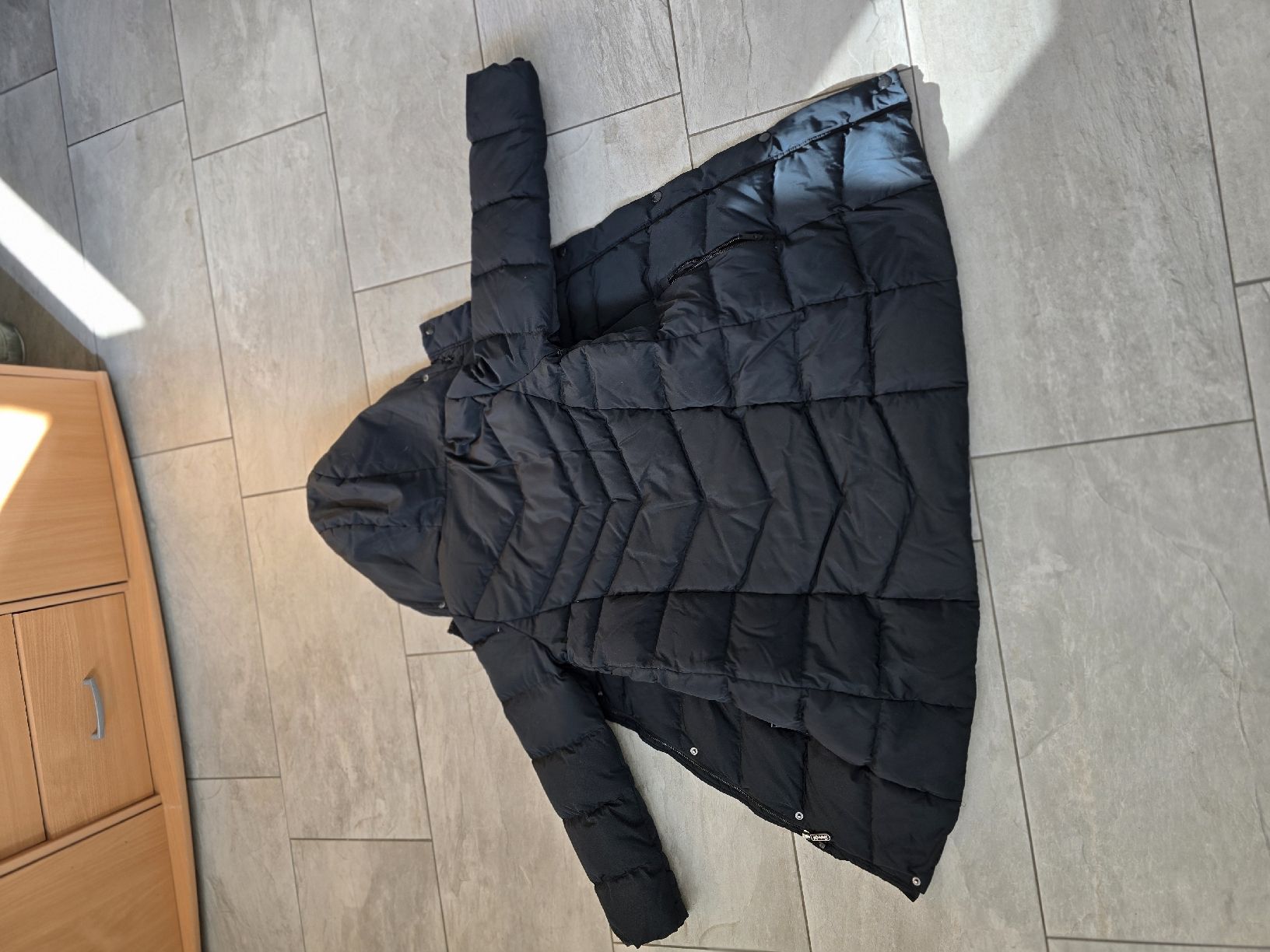 Giacche & Cappotti: Schwarzer Wintermantel mit Kapuze – Usato da Bolligen venduto da ros_79l5 4