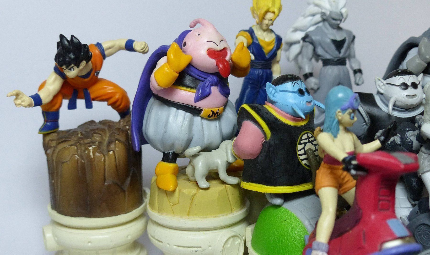 Statuette: DRAGON BALL Z 2003 MEGAHOUSE CHESS SET – Usato da Lugano venduto da YouWantUS 2