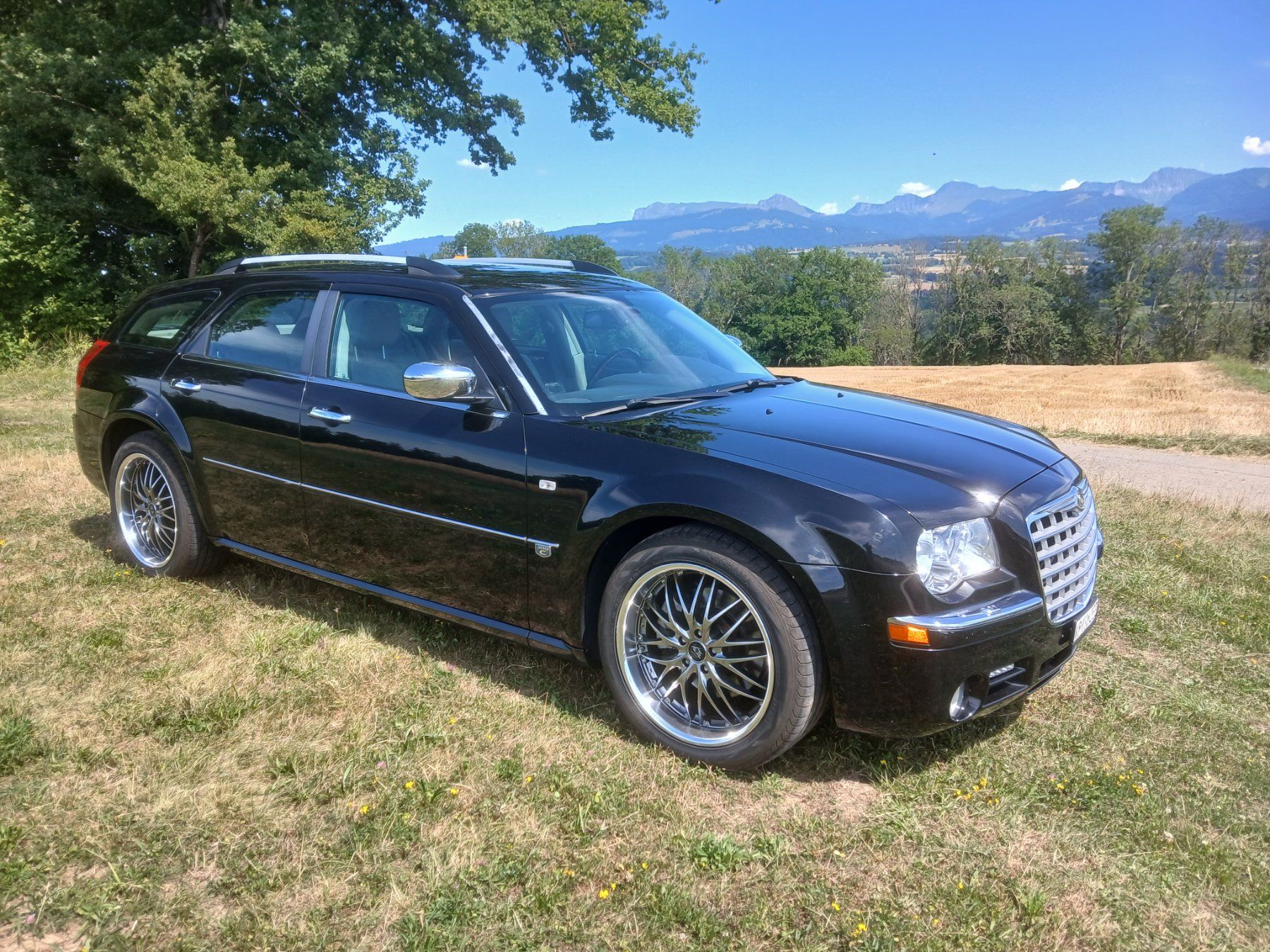 Chrysler Automobili: Chrysler 300 C Touring CRD Expertisée – Usato da Essertes venduto da oliviergehri
