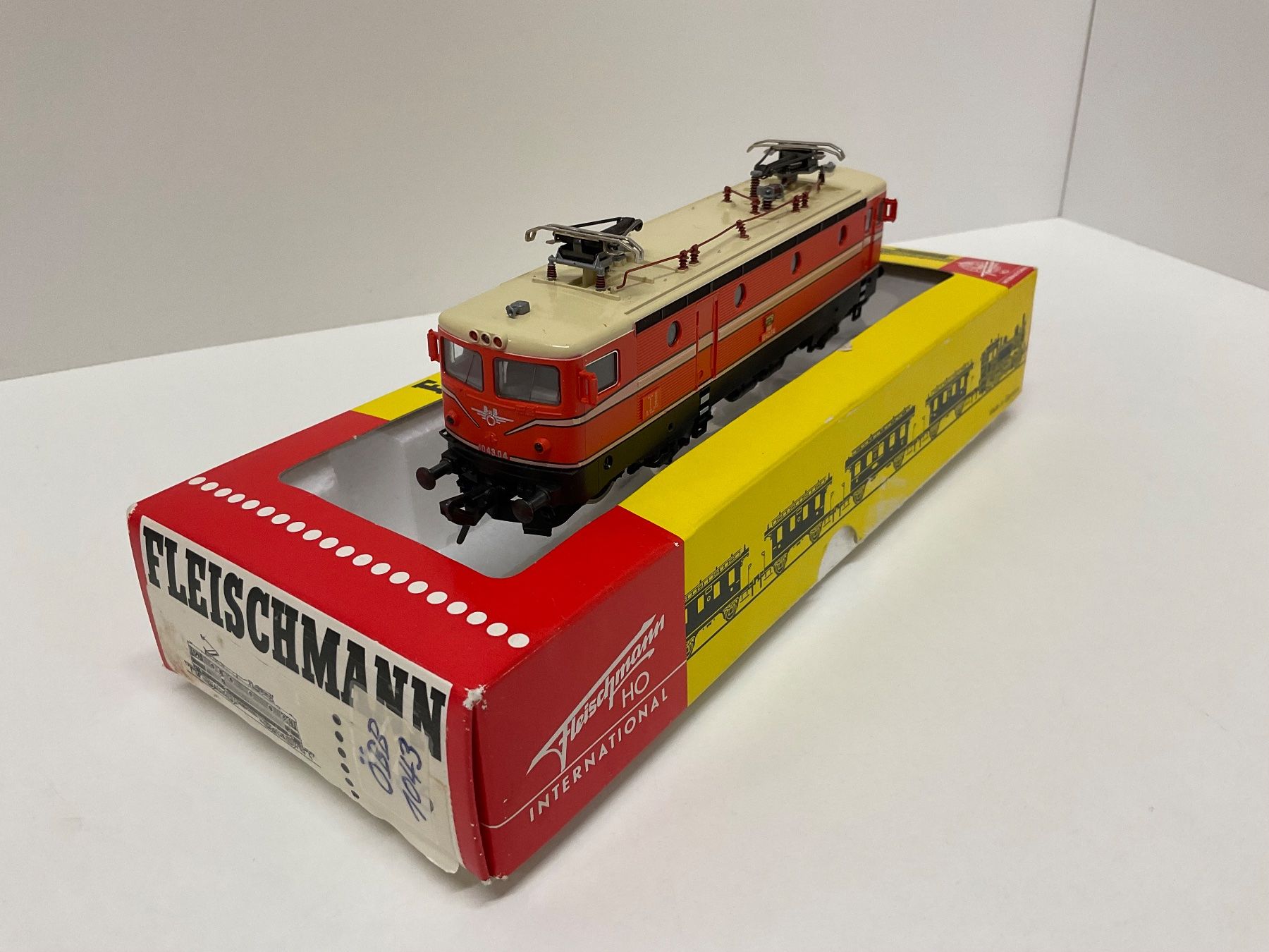 Fleischmann Trains électriques: Fleischmann H0, 1043 ÖBB, Bespielt mit Verpackung – D'occasion à Chur par Chur75
