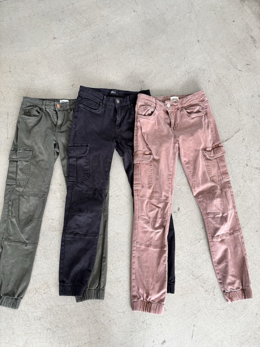 Only Pantaloni: Damen Only Hosen Gr.34/30 – Usato da Emmen venduto da H.Bettina
