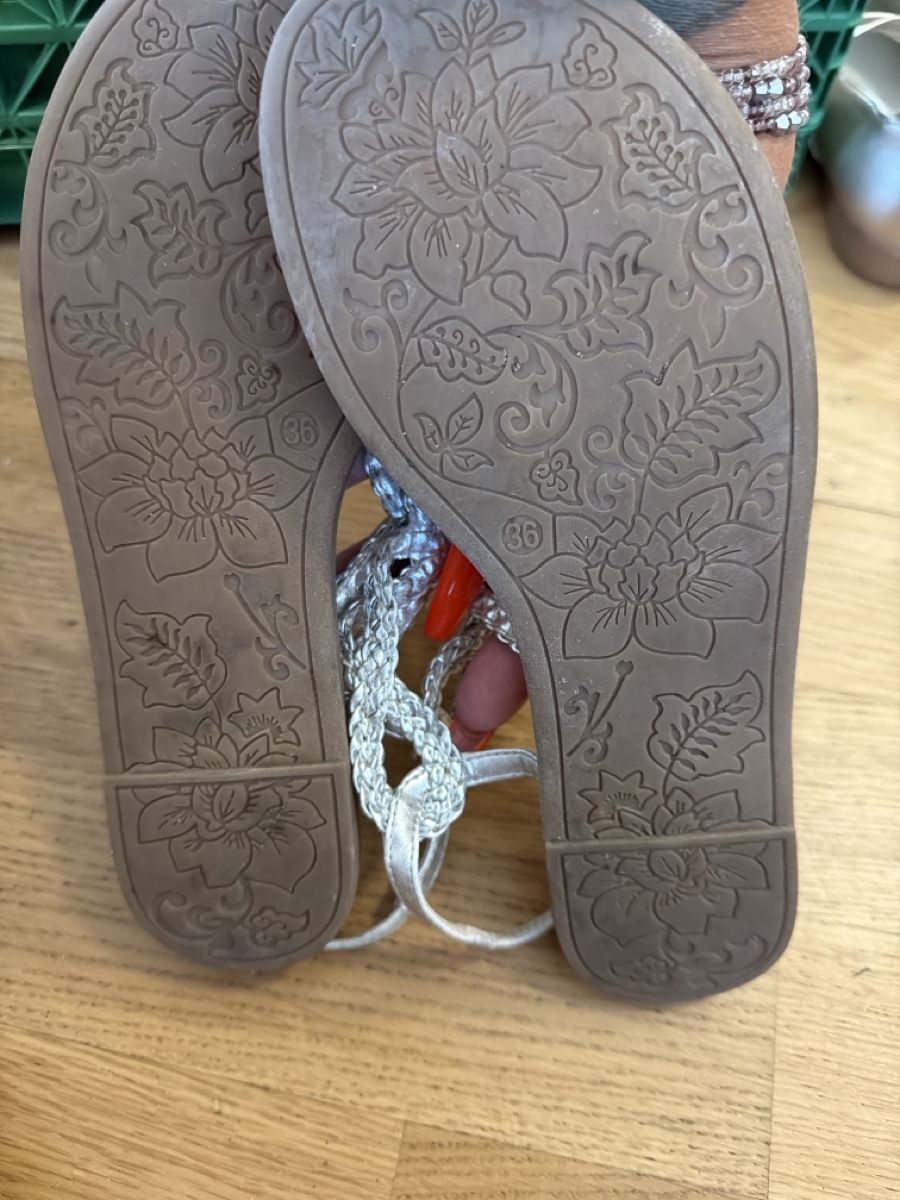 Scarpe per ragazze: sandalen gr 36 – Usato da Dietikon venduto da limi06 1