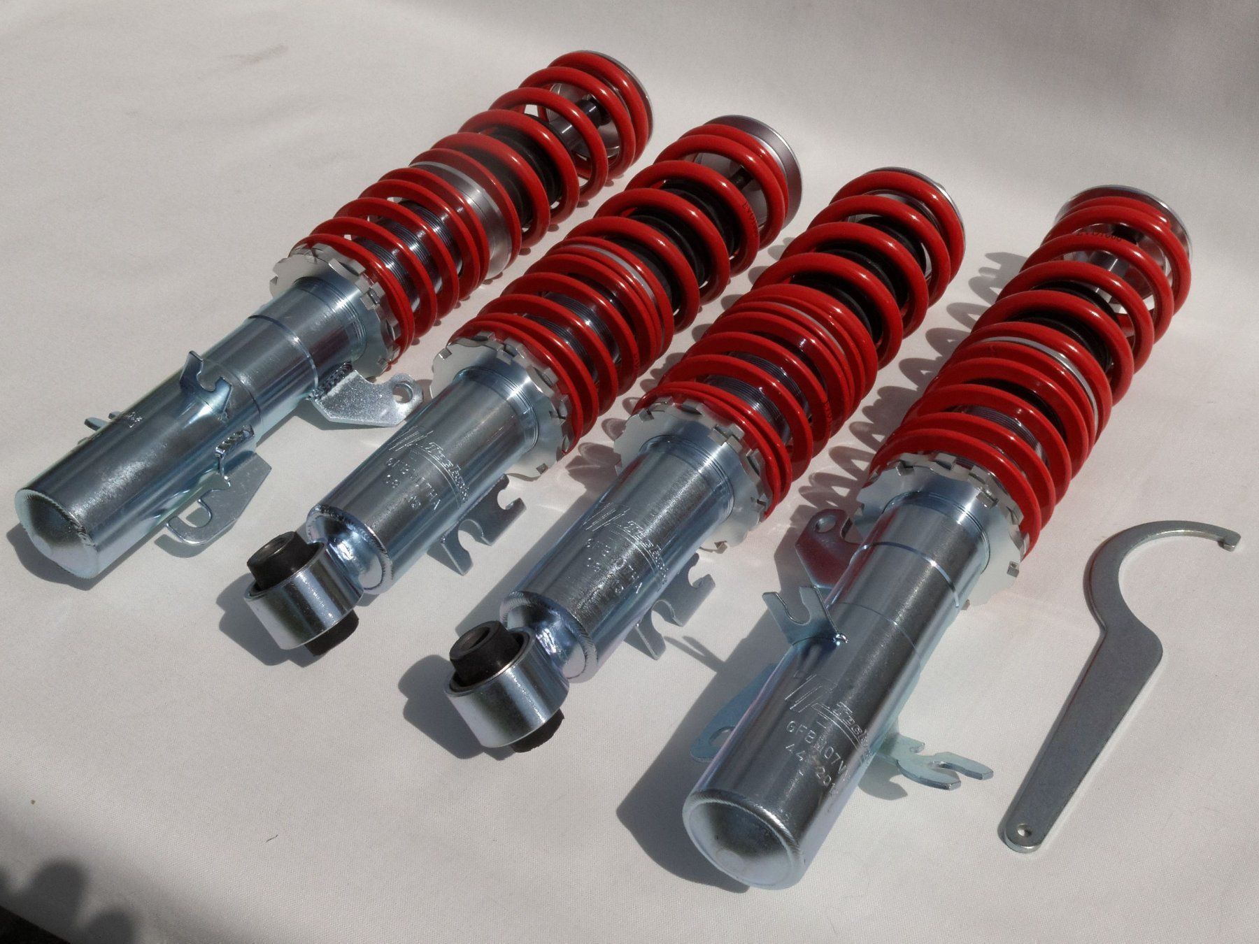 Mini Alle Autoersatzteile: AUSVERKAUF Gewindefahrwerk Mini Typ R50 – Neu und originalverpackt aus Vuisternens-dt-Romont von Coilover