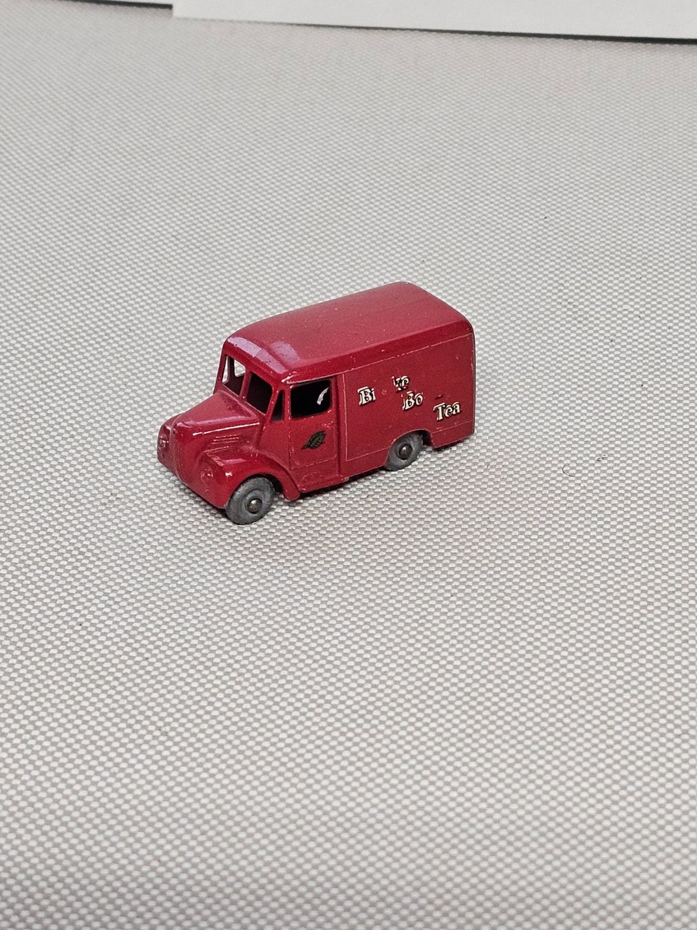 Lesney Modellini d'auto: Lesney I Ton Trojan Van – Usato da Starrkirch-Wil venduto da easygo13