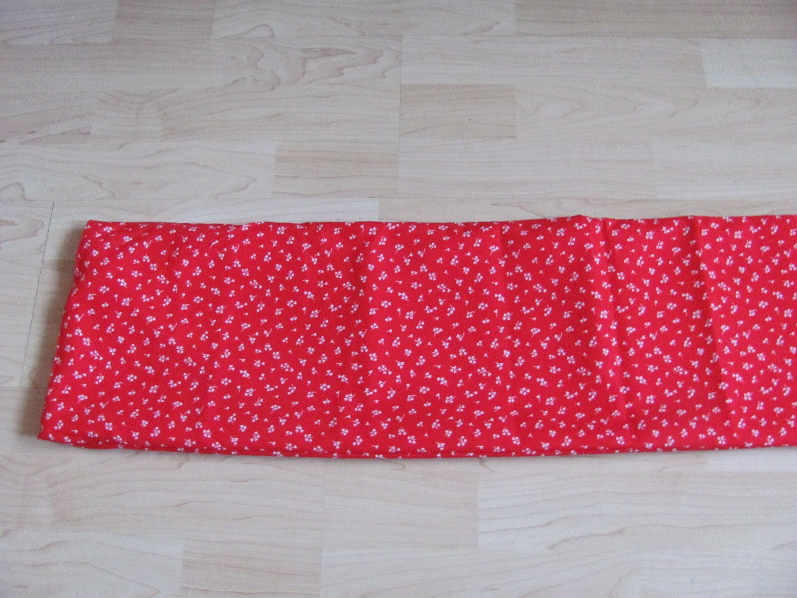 Tessuti: Roter Stoff Baumwolle mit Blumenmuster, 87x200 – Usato da Kriens venduto da Miracle49