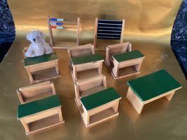 Puppenmöbel / Schulzimmer/ Schulbänke für kleine 🧸 oder Pup