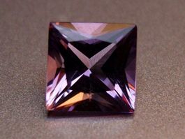 Améthystes AAA square 5 x 5 mm / 0.59 ct