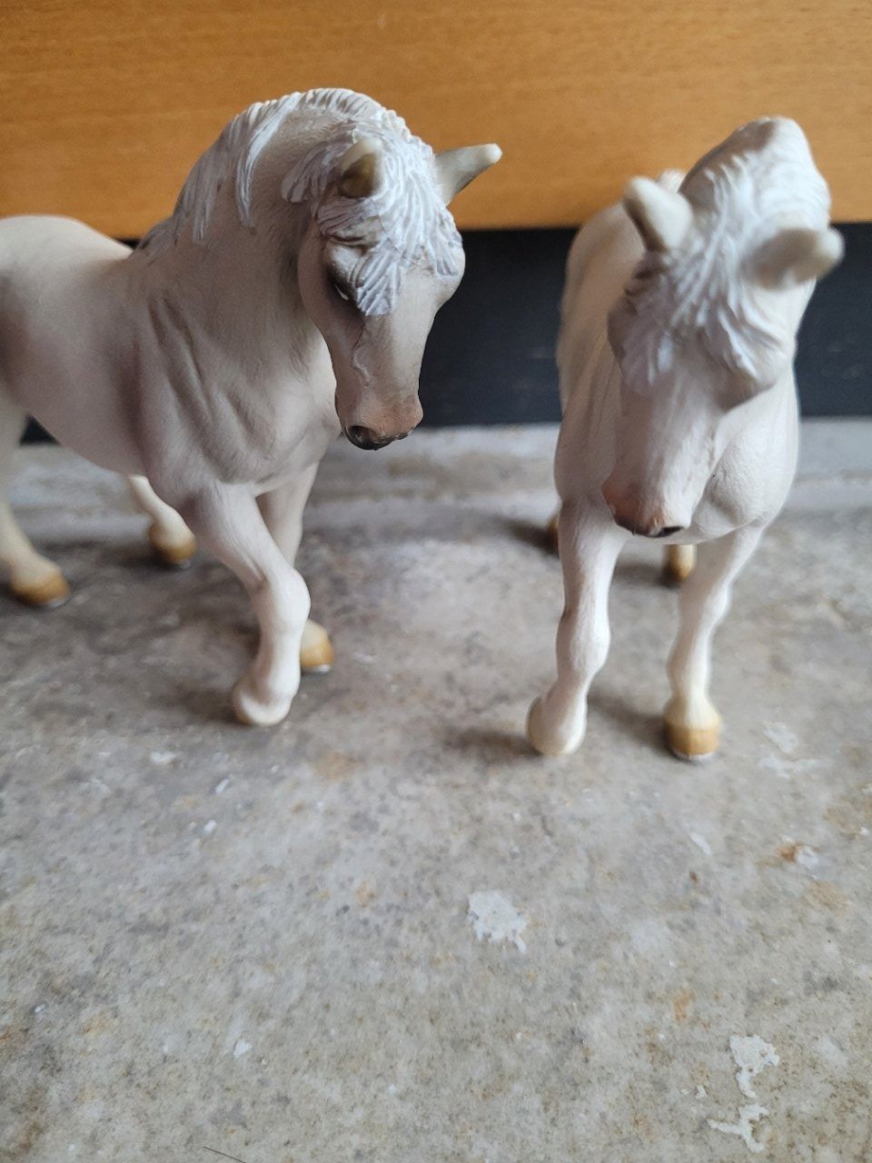 Schleich Giocattoli: 2 Schleich Pferde Schimmel – Usato da Maur venduto da Edsch 2