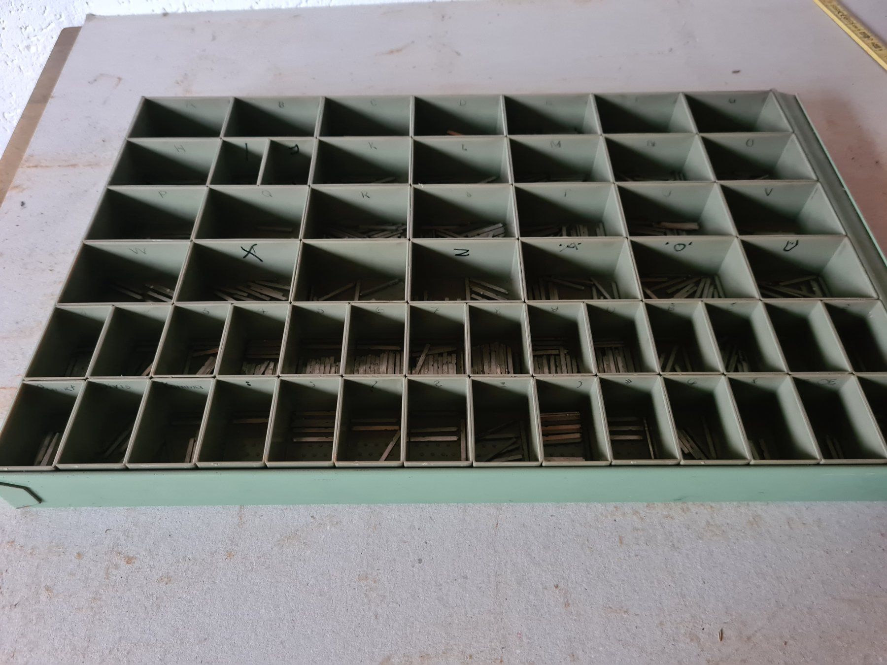 Tutti gli attrezzi: Bleisatz Buchstaben Letterpress Hermes 3 – Usato da Escholzmatt venduto da FuyuIgloo 2