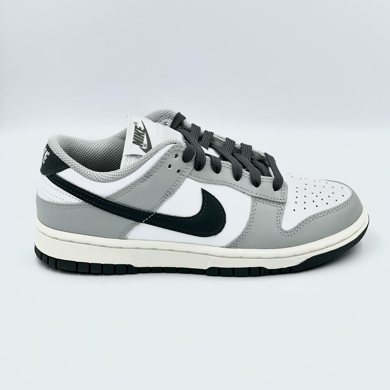 Nike Scarpe da donna: Nike Dunk Low Light Smoke Grey EU 40 – Nuovo e nell'imballaggio originale da Erlinsbach venduto da sasneakers 4