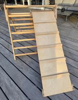 Kletterdreieck mit 2 Rutschen aus Holz guter Zustand