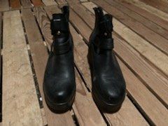 Scarpe da donna: schwarze stieflette – Usato da Schwarzenberg LU venduto da kindler007 1