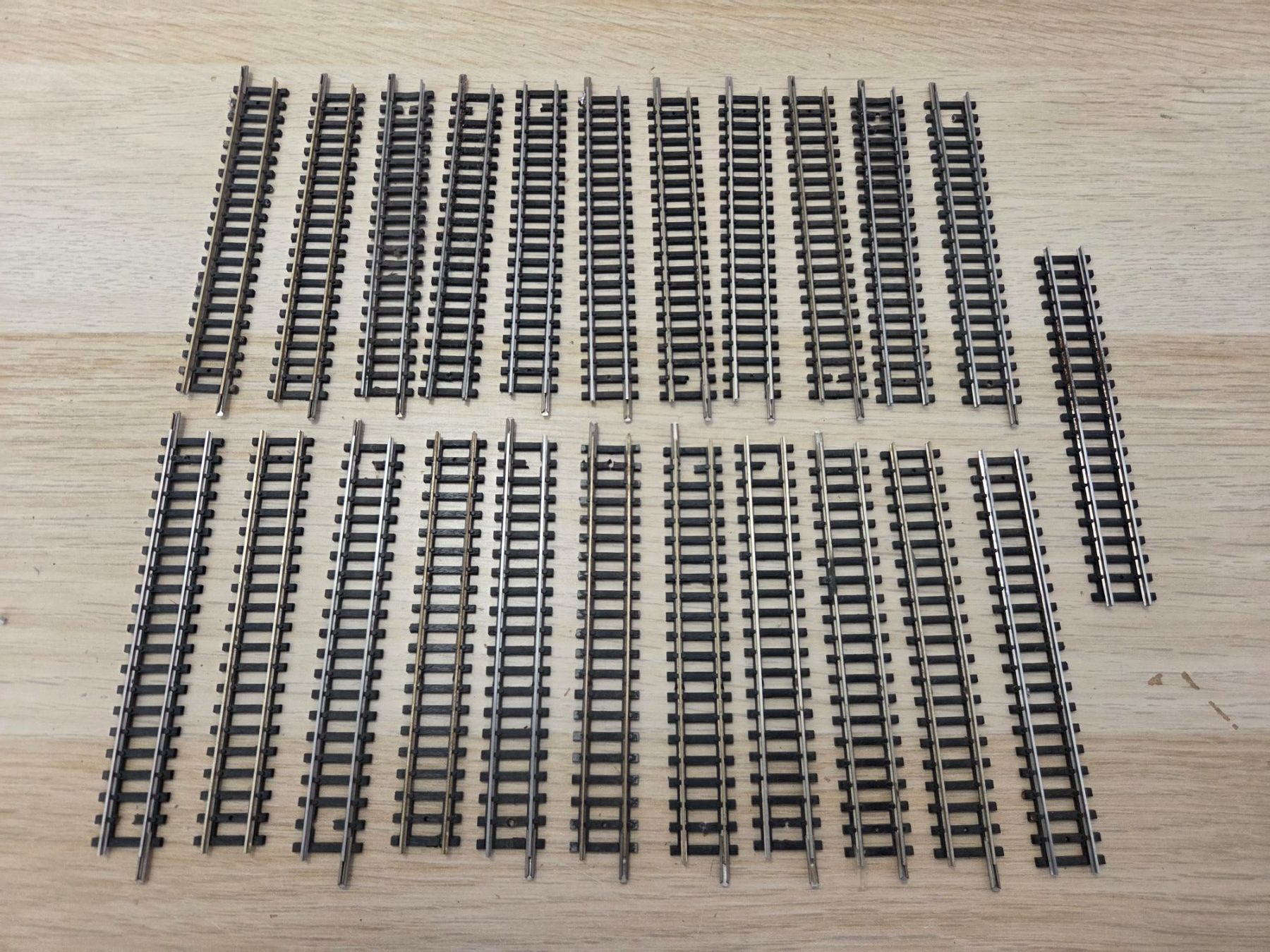 Trix Modellini di ferrovie: Minitrix 23 x 4904 gerades gleis N – Usato da St-Aubin-Sauges venduto da Lo_Go